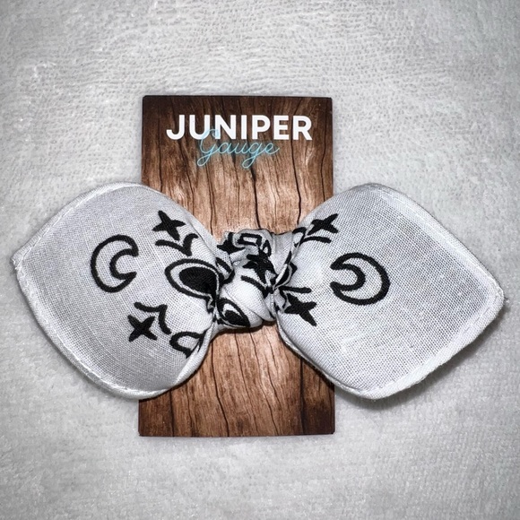 White Paisley Rockabilly Bandana Knotted Hair Bow - Picture 11 of 11